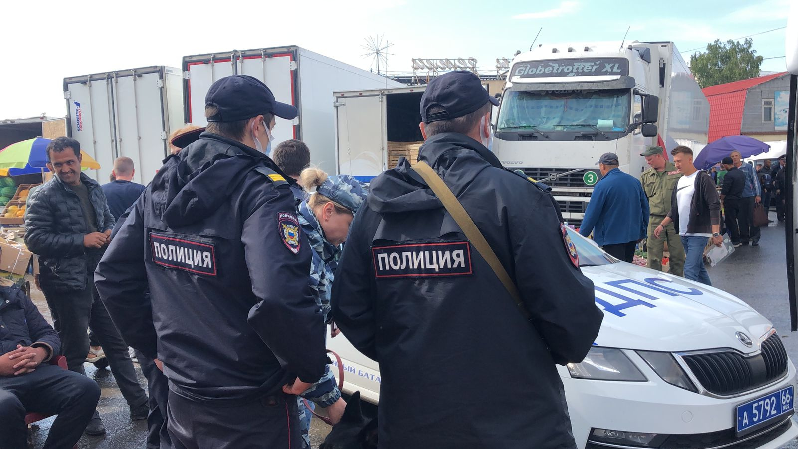 У мигрантов проверяли документы. Нарушителей отправили в автобус У мигрантов проверяли документы. Нарушителей отправили в автобус