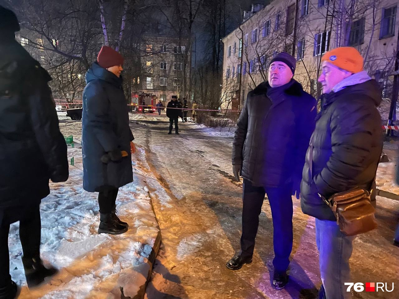 На месте мэр Ярославля Артем Молчанов и глава администрации Кировского и Ленинского районов Александр Трудоношин На месте мэр Ярославля Артем Молчанов и глава администрации Кировского и Ленинского районов Александр Трудоношин