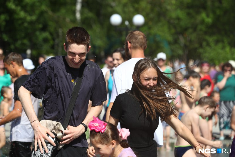 Фонтан в Центральном парке — место детских (да и взрослых) развлечений, особенно, когда жарко