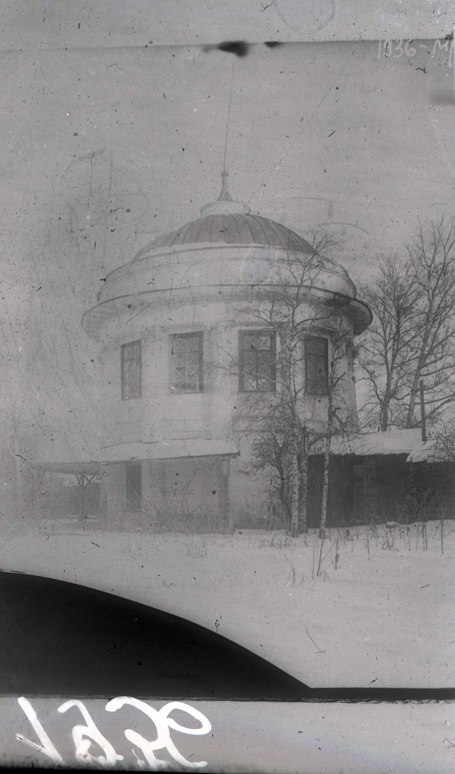 Здание павильона в парке Дворца пионеров, около которого заливалась горка. Зима 1938 года