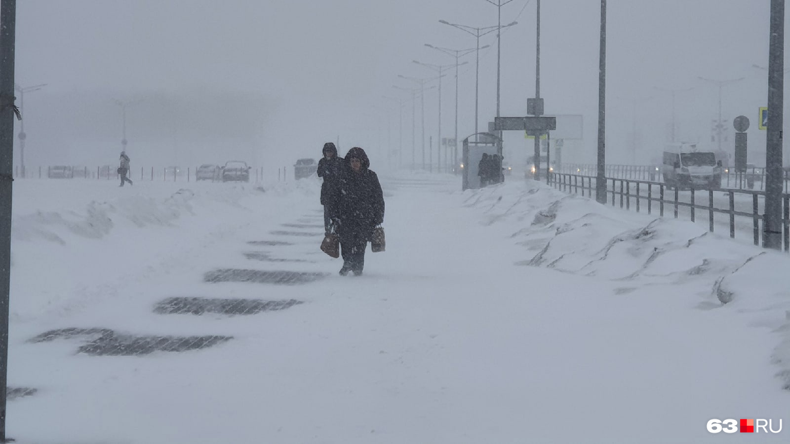 Город замело. Метель в Самаре. Метель в Петрозаводске 2021. Метель в Самаре красиво. Метель в Икалуите 28 октября.