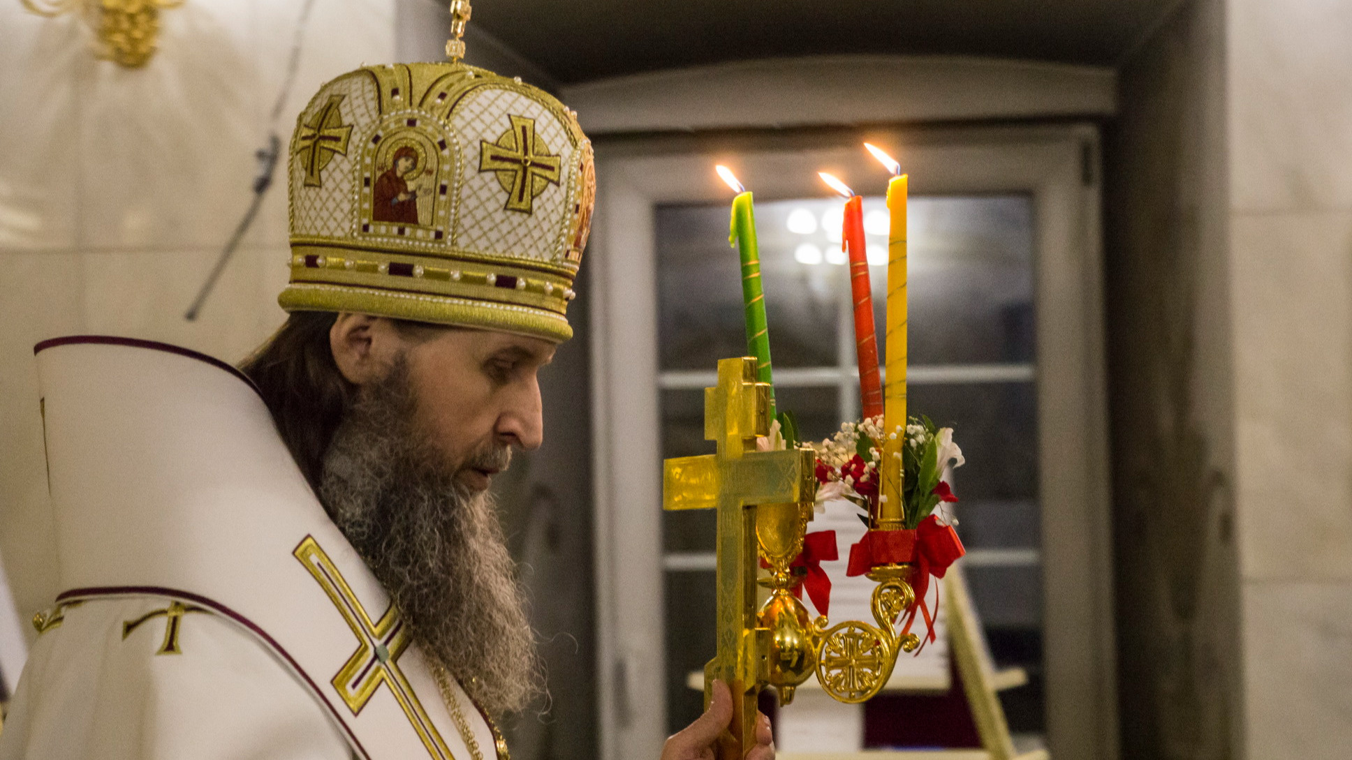 «Это в первую очередь средство контроля»: экс-глава Архангельской епархии критикует QR-коды