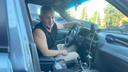 «Девушки визжат от радости»: ярославский таксист читает пассажирам свои стихи