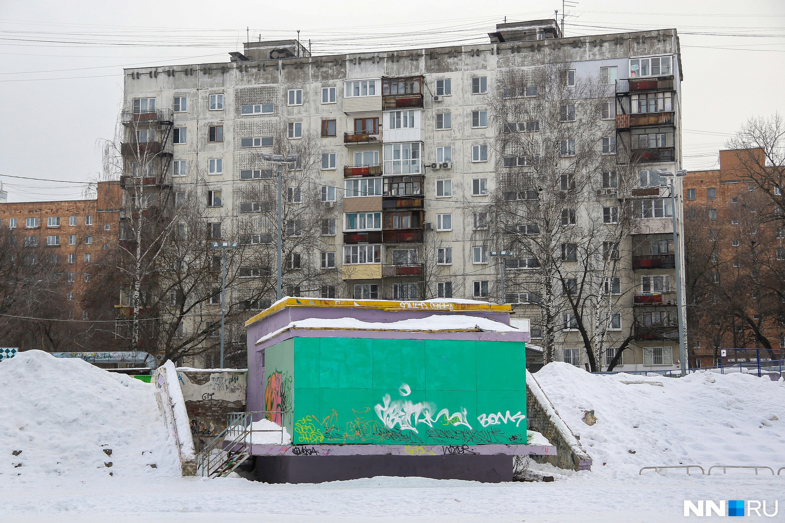 Дома, окружающие стадион, стареют вместе с ним Дома, окружающие стадион, стареют вместе с ним