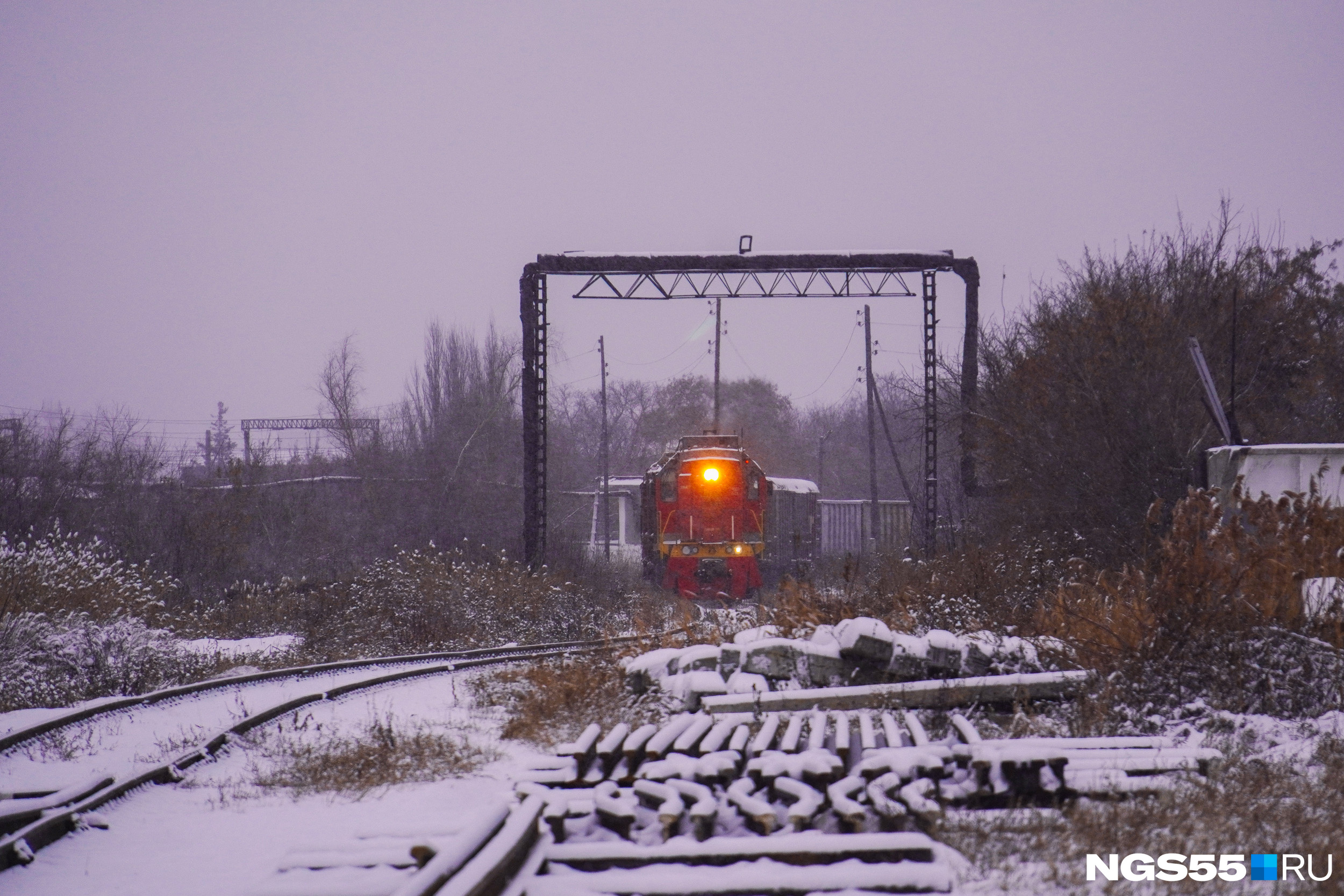 КАМАЗ влетел в локомотив на Забайкальской железной дороге