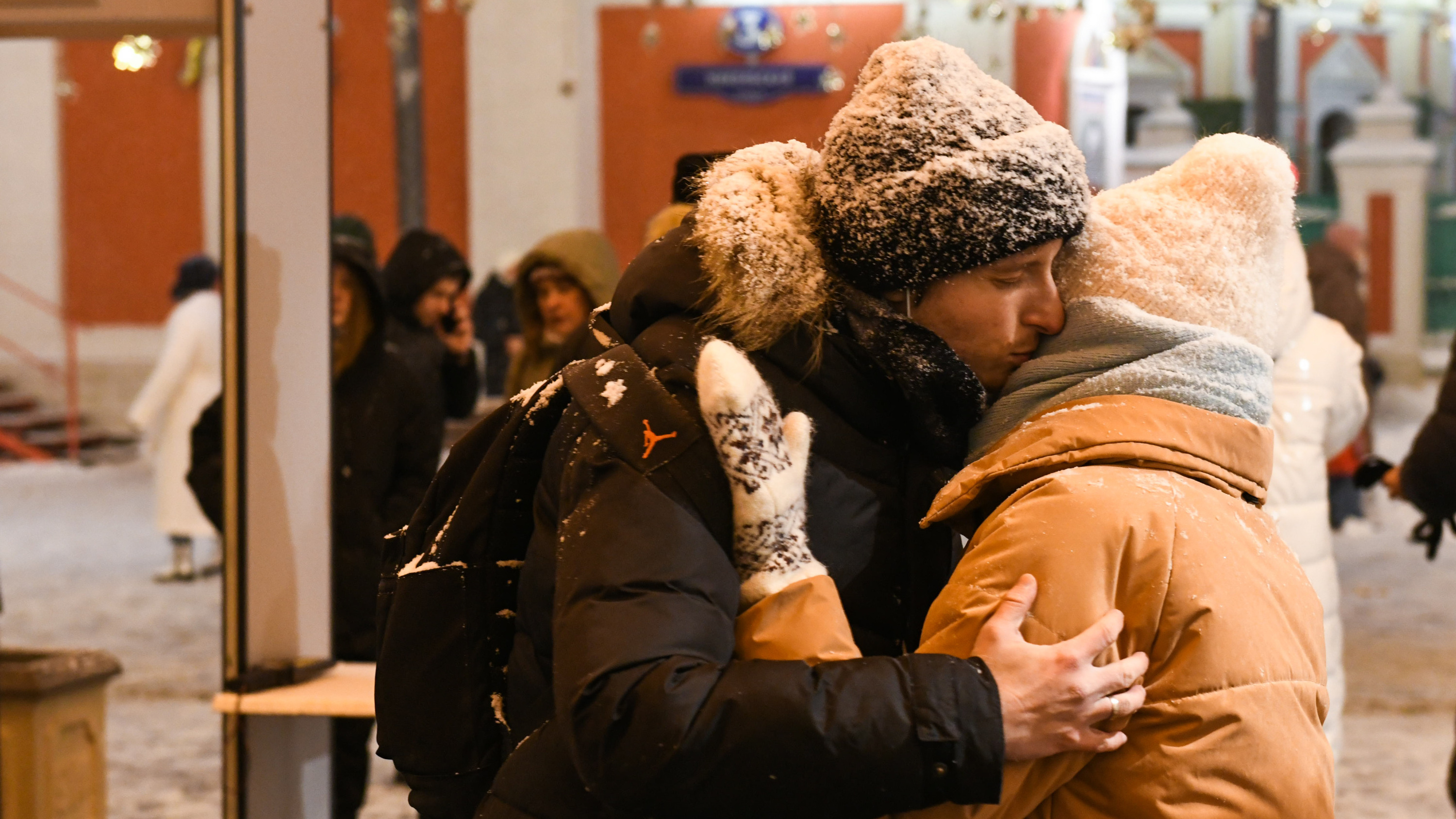«Сбил с ног на площади»: истории челябинцев, которые встретили любовь в новогоднюю ночь и живут счастливо много лет