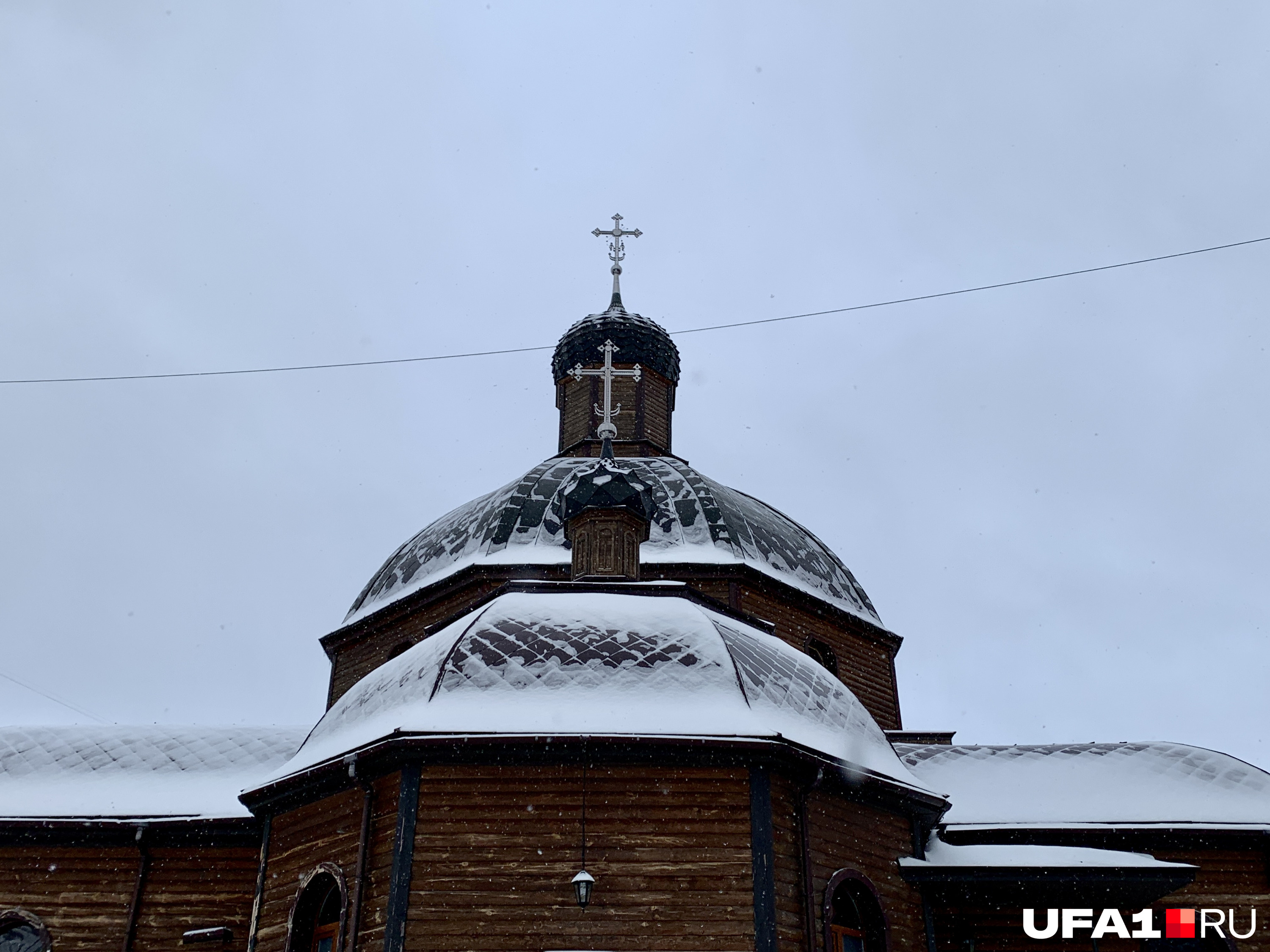 Крыша аккуратно покрылась снегом