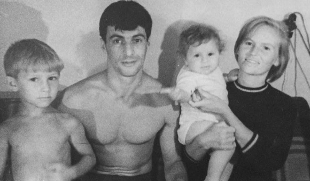 Евгений Ройзман с отцом, сестрой Ингой и мамой