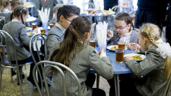 Цены вырастут с 1 января: в Ярославле власти протащили повышение тарифов на школьное питание