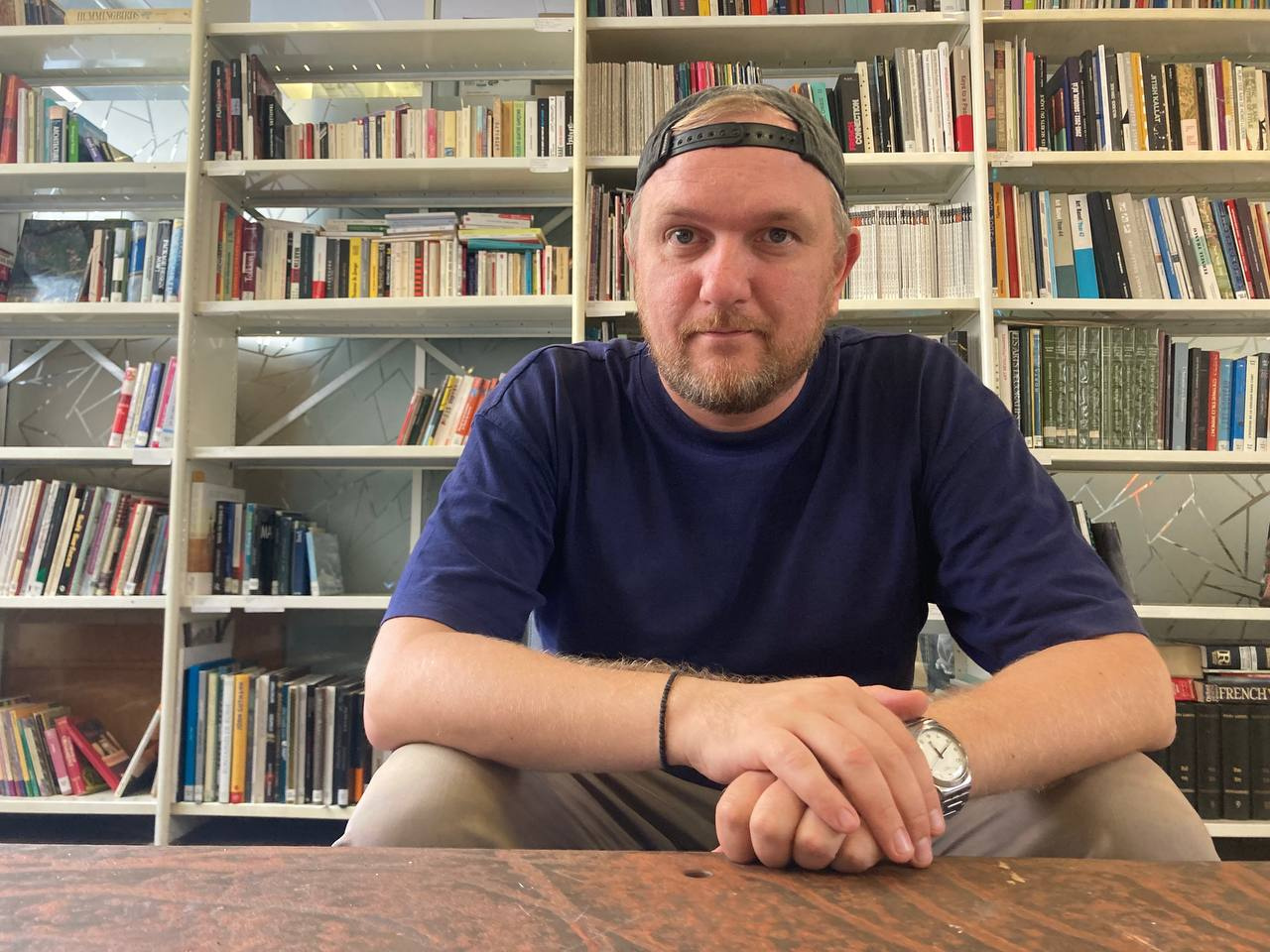 Если ждать возвращения домой, можно сойти с ума: Наум Блик о переезде во Францию, СВО и работе в Burger King