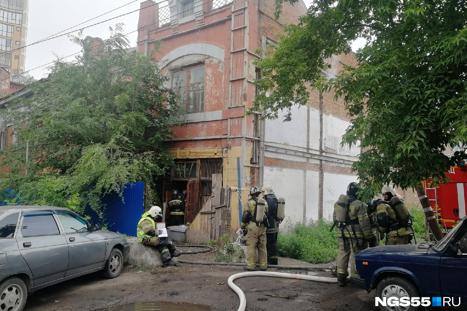 Фотографии с пожара в Газетном переулке в Омске - 7 июля 2022 - НГС55.ру