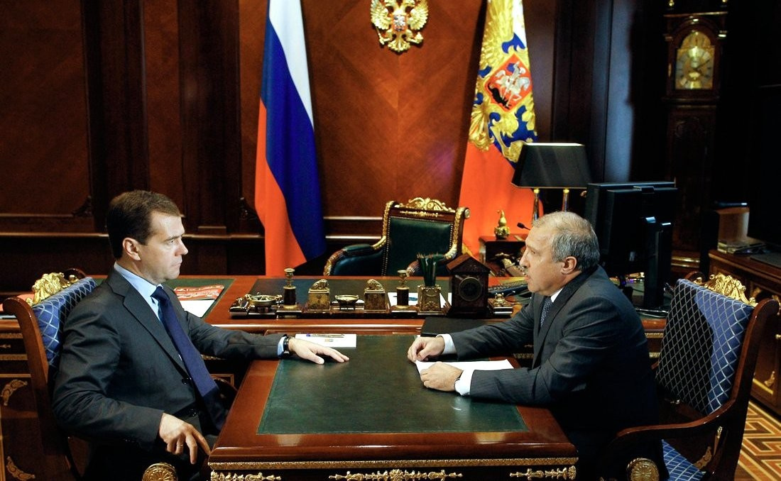 Экс-глава Роснефти Эдуард Худайнатов на встрече с тогда президентом РФ Дмитрием Медведевым, 2011 год