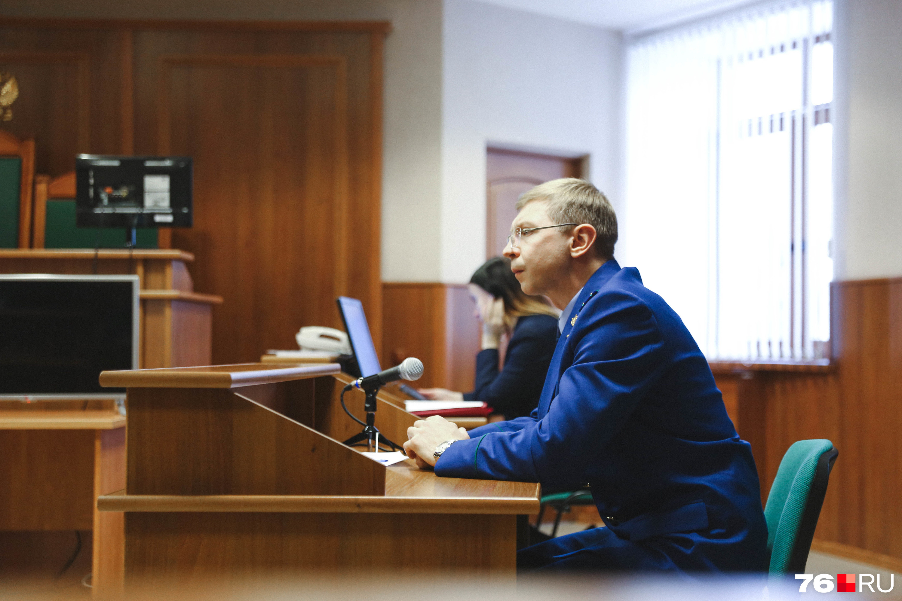 Гособвинитель внимательно слушал Молчанова на оглашении приговора