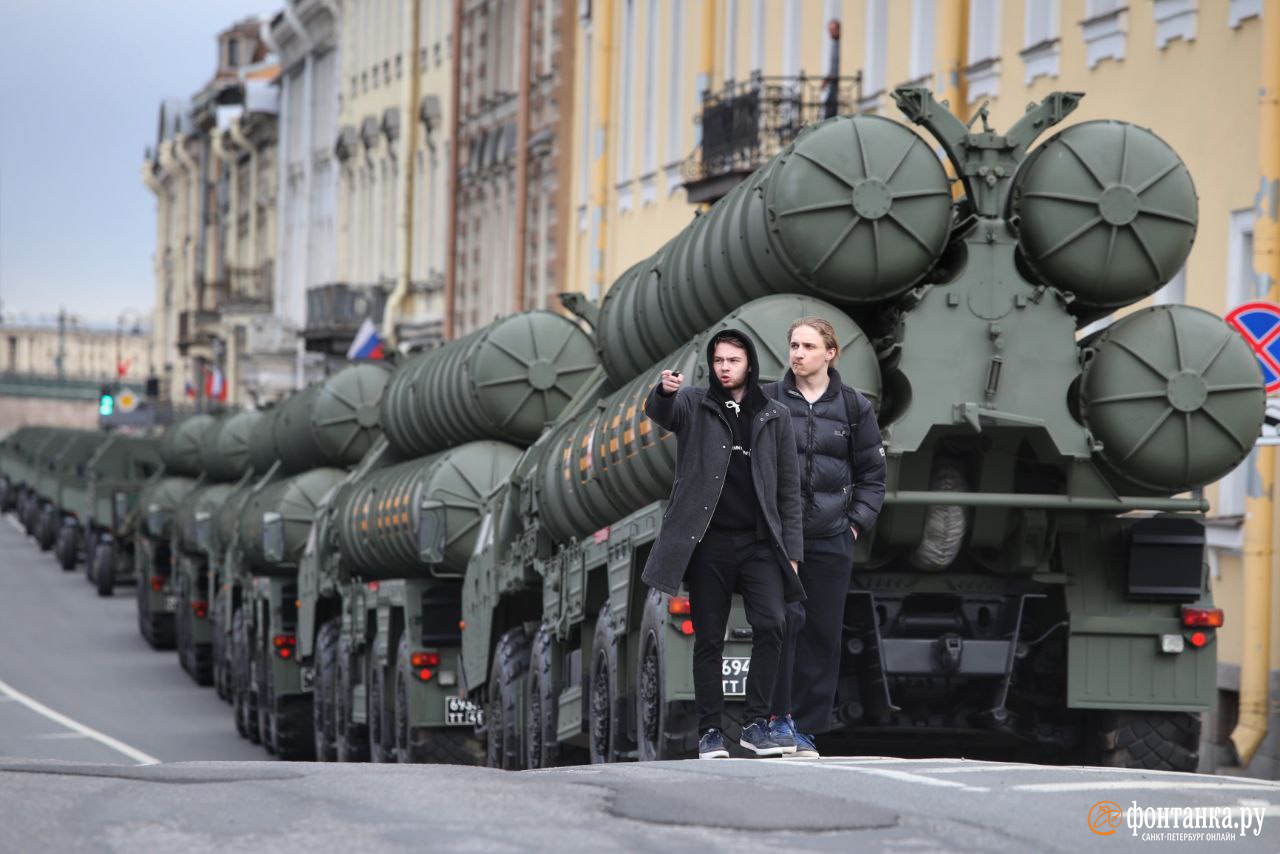 Петербург техник. Парад 9 мая СПБ Военная техника. Репетиция парада в Питере. Парад Победы 2022 в Питере. Техника парада Победы СПБ.