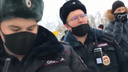 «Подозреваетесь в расклейке агитации»: видео, как задерживают журналиста 29.RU на митинге