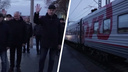 Как мобилизованных отправляли в зону спецоперации с новосибирского вокзала — смотрим видео