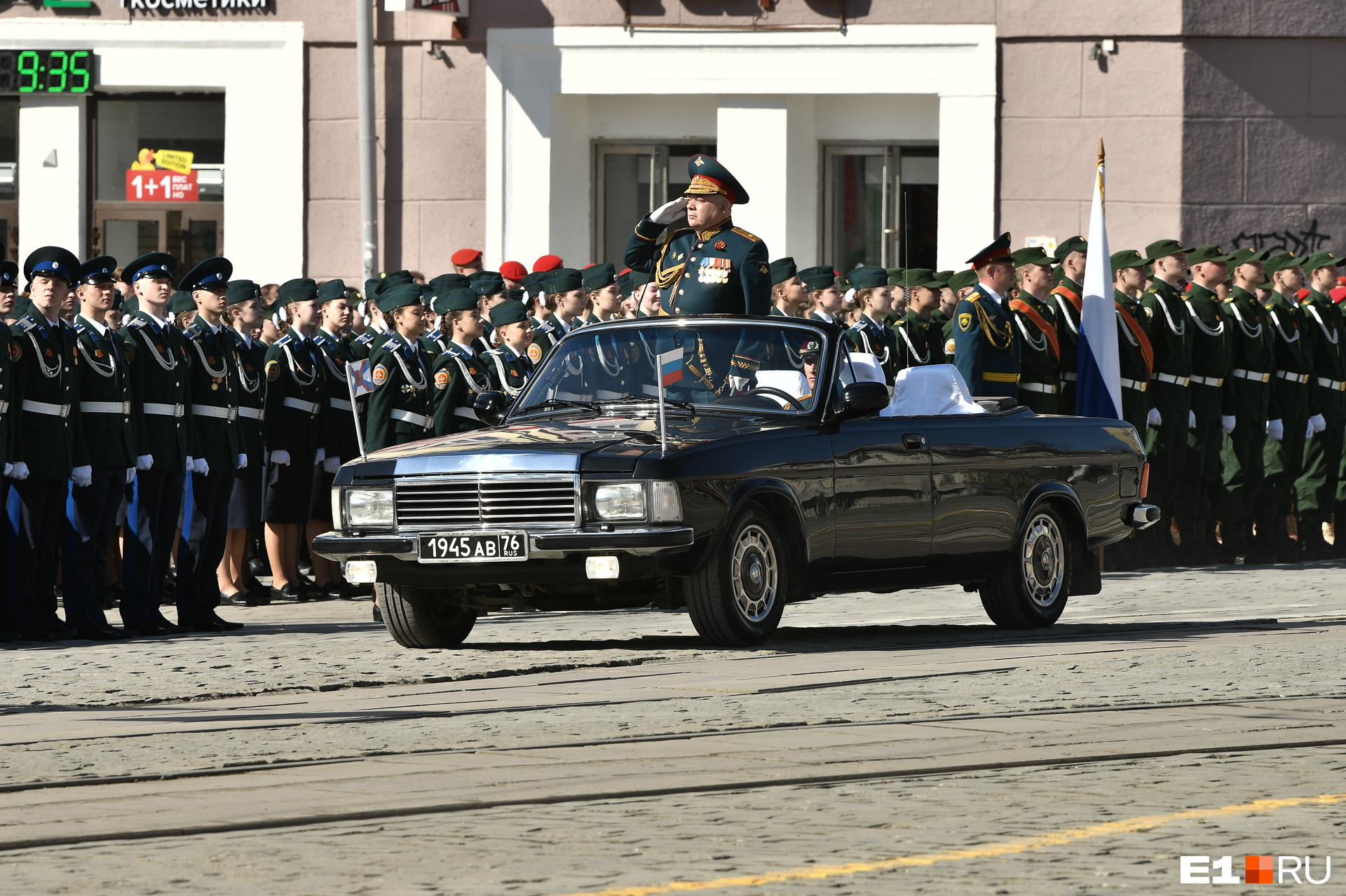 Командующий парадом генерал-майор Александр Линьков