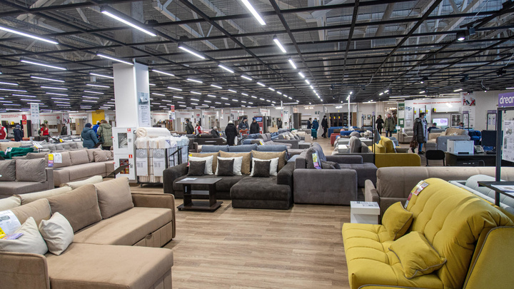 В Новокузнецке продают шестиэтажный гипермаркет мебели. За него просят 750 миллионов