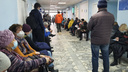 «В коридоре сидели человек 50»: чтобы открыть больничный онлайн, самарец отстоял огромную очередь
