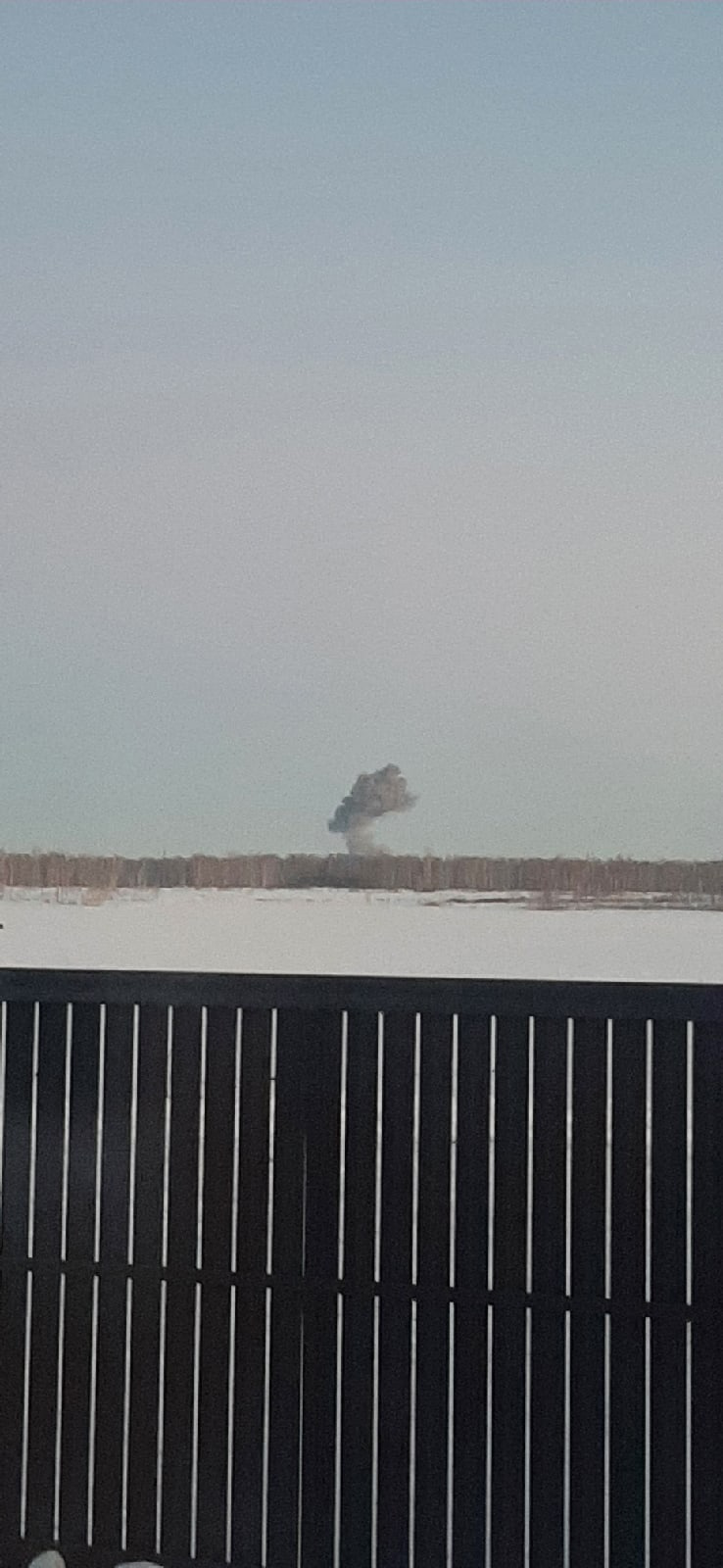Столб дыма заметили практически во всех районах Челябинска