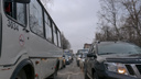 Стоят и скорая, и полиция: фоторепортаж из сегодняшней пробки в Архангельске