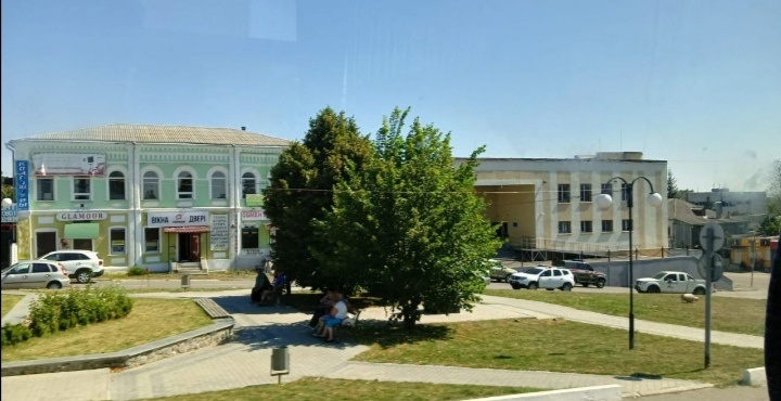Еще неразрушенные здания в Купянске до начала обстрелов Еще неразрушенные здания в Купянске до начала обстрелов