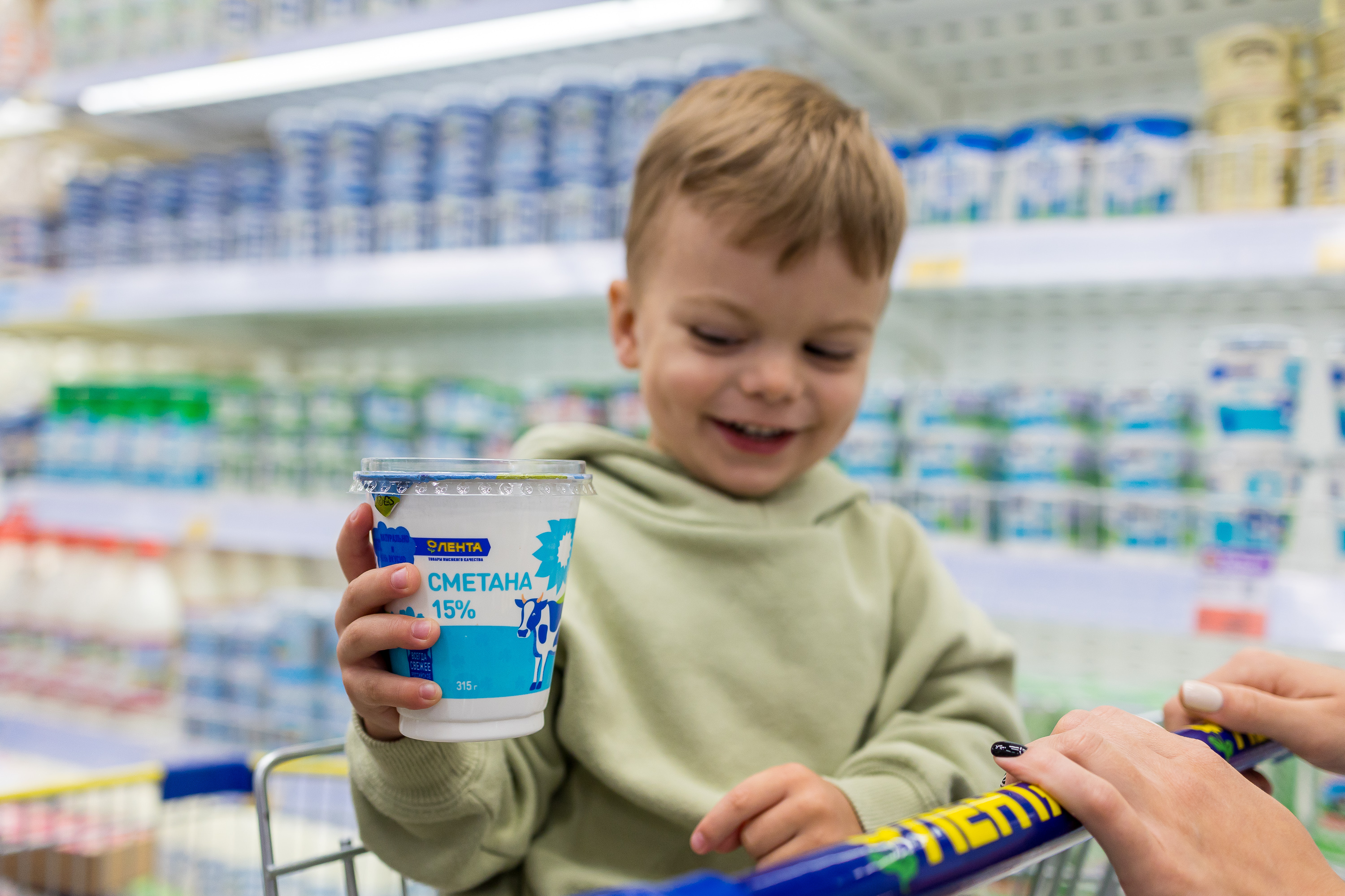 В магазинах «Ленты» большой выбор молочных продуктов, в том числе местного производства
