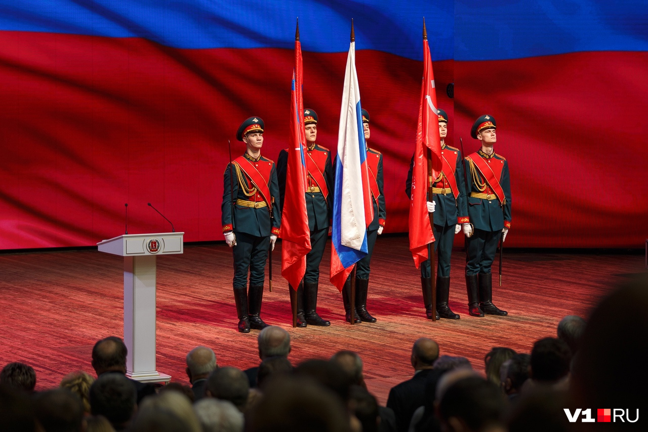 Знаменная группа сопровождала выступление Андрея Бочарова от начала до конца Знаменная группа сопровождала выступление Андрея Бочарова от начала до конца