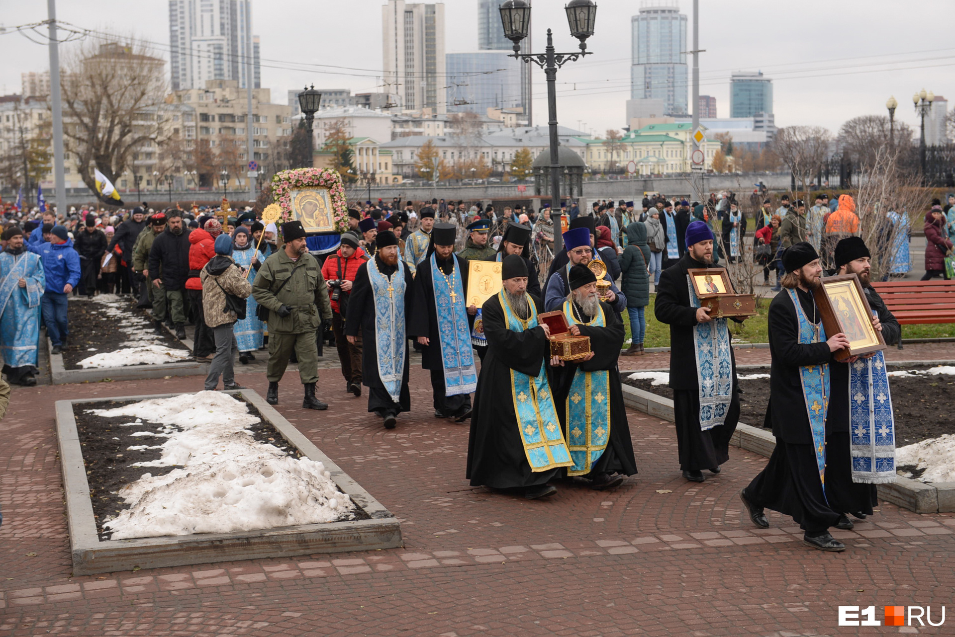 В Екатеринбурге устроят крестный ход. Будут ли перекрывать улицы?