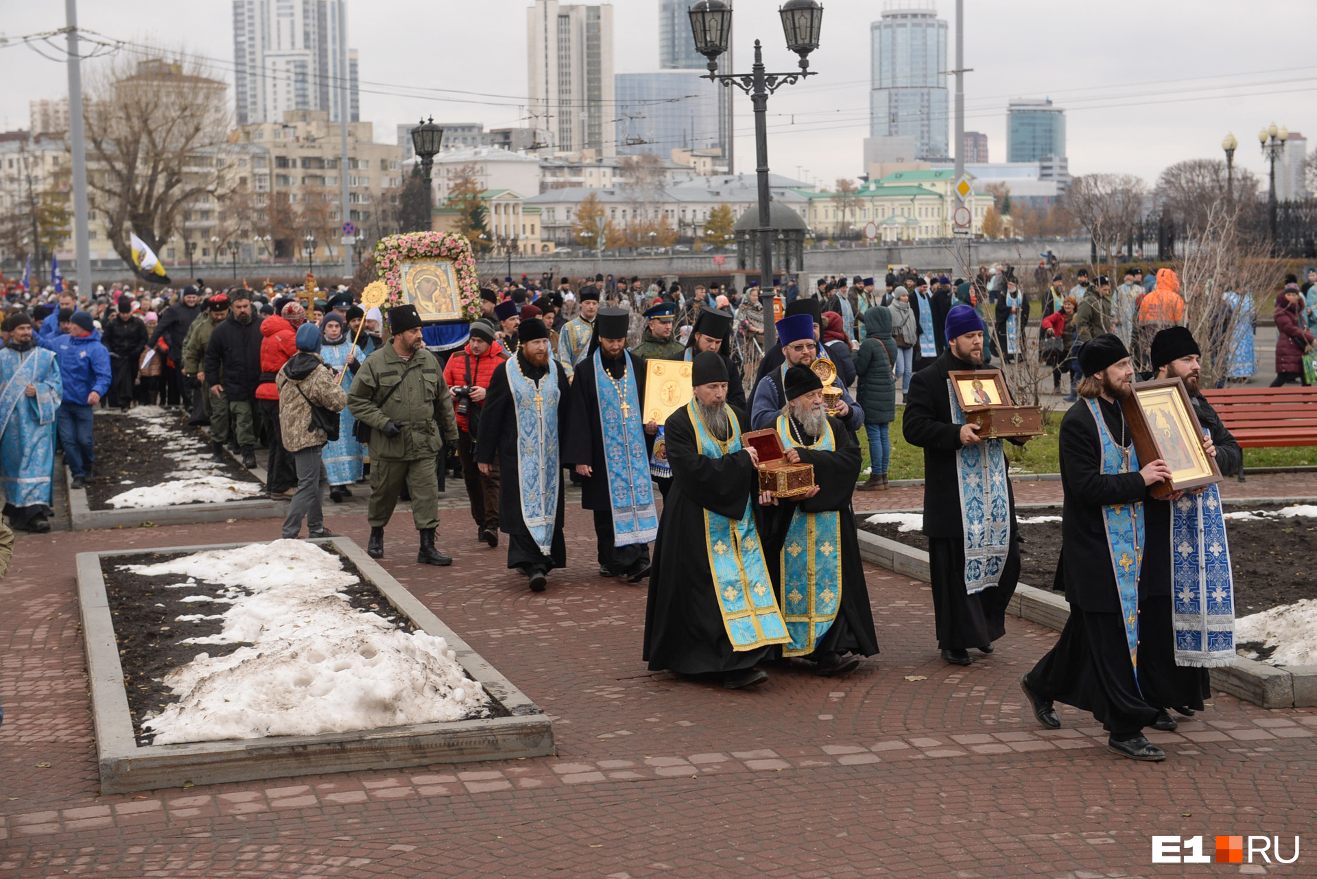 В Екатеринбурге устроят крестный ход. Будут ли перекрывать улицы?