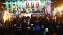 Сотни людей собрались в центре Новосибирска, несмотря на запрет массовых мероприятий