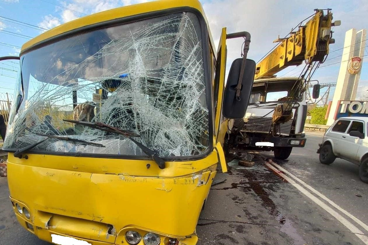 В Тольятти водитель КС 55727-1 спровоцировал ДТП с автобусом и большегрузом  - 21 мая 2022 - 63.ру