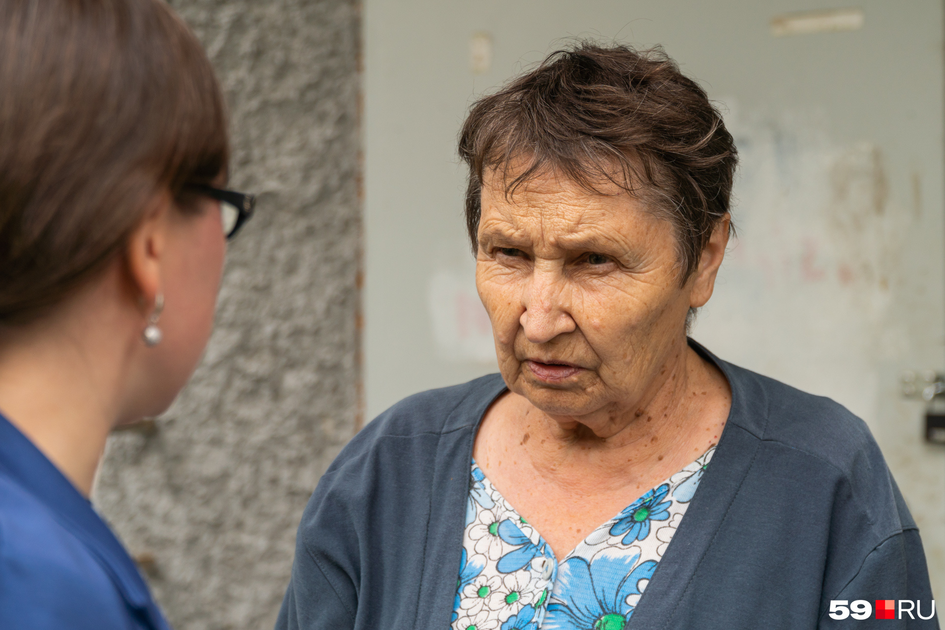 Соседка Валентина Соколова рассказала, кто живет в квартире, указанной в объяснительной пенсионерки
