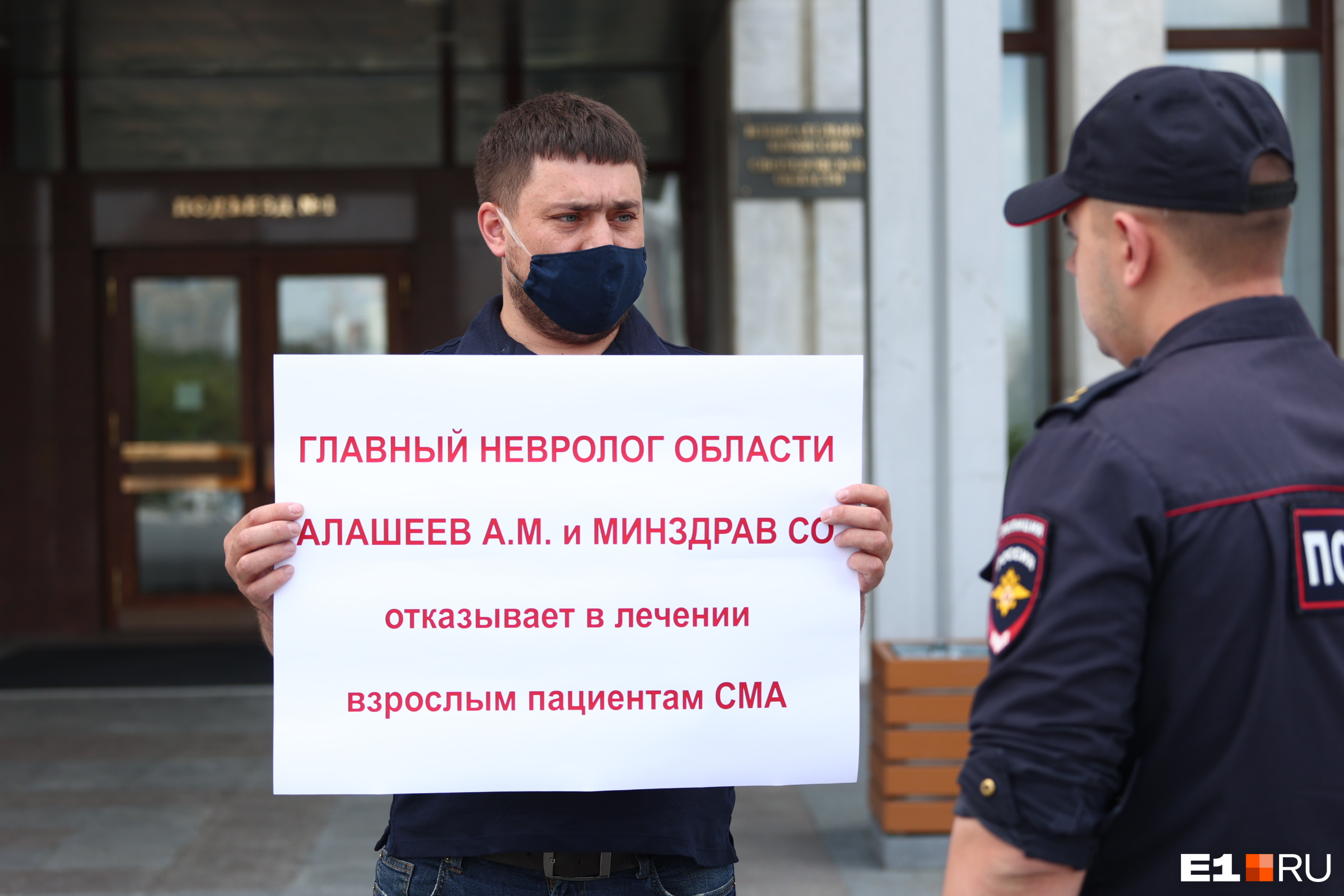 Во время пикета к Дмитрию подходили полицейские, но обошлось без задержания
