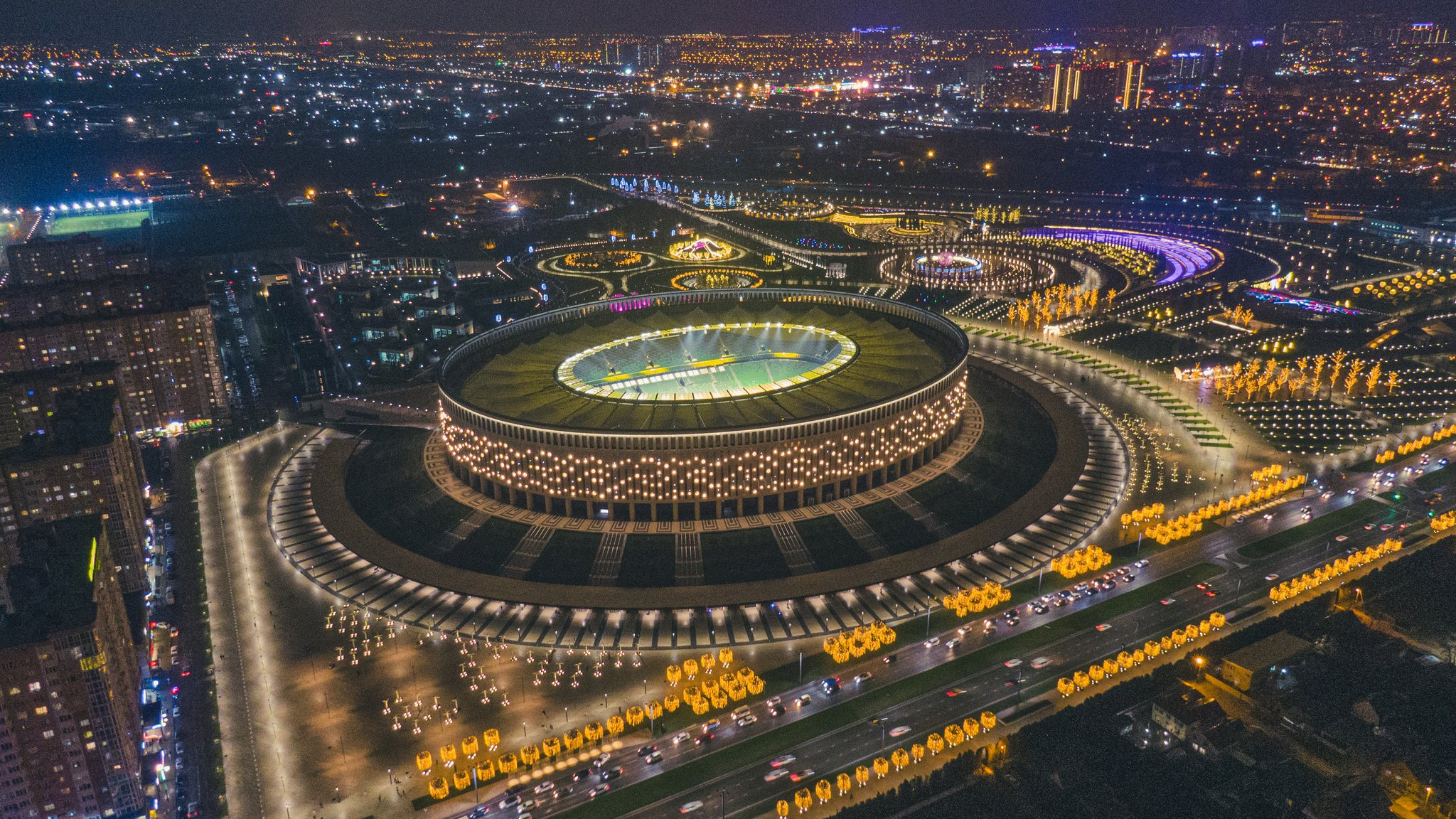 Стадион и парк «Краснодар» полностью нарядили к Новому году. Скорее посмотрите на эту фантастическую красоту!