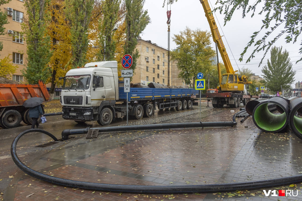 Братья Марио бы позавидовали такому скоплению труб и спецтехники Братья Марио бы позавидовали такому скоплению труб и спецтехники