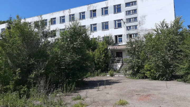 Власти выделили 180 млн на реконструкцию казарм училища связи в Кемерове. В них переедет районный суд
