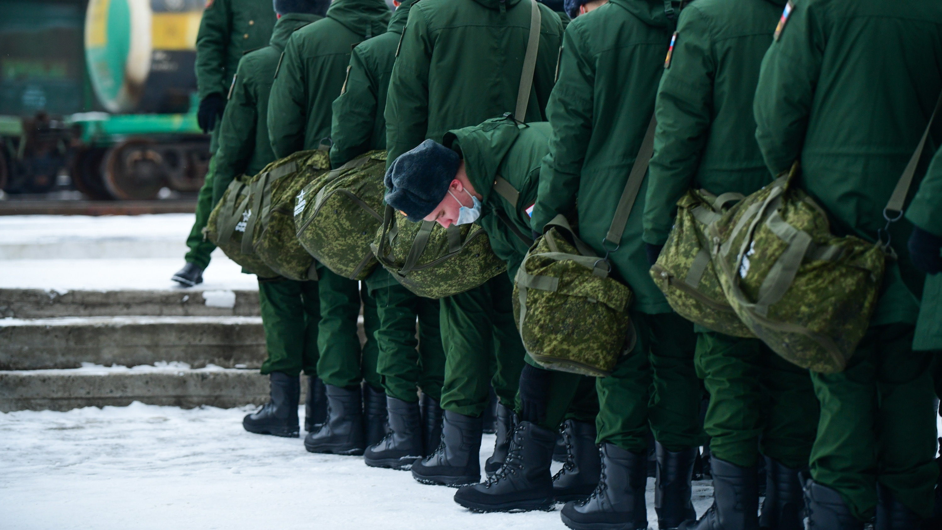Будет ли мобилизация в апреле 24 года. Военная форма Российской армии. Форма солдат России на Украине. Армия зимой. Мобилизация и Демобилизация.