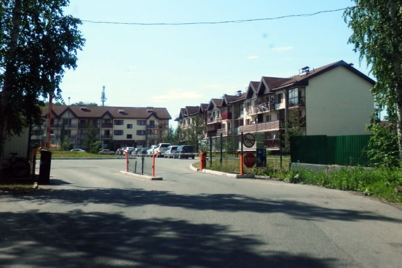 На плохую воду из крана жалуются жильцы и нескольких домов на улице Еловой