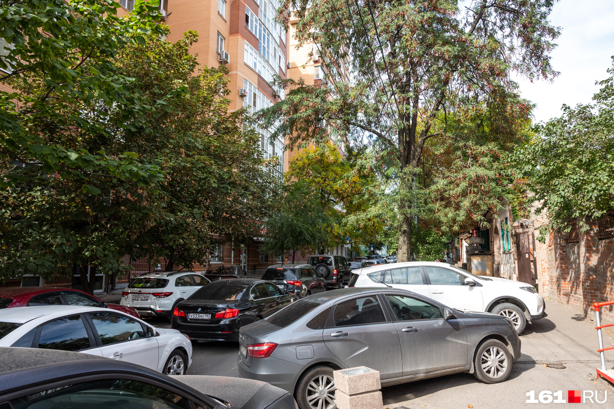 Город остро нуждается в парковках Город остро нуждается в парковках