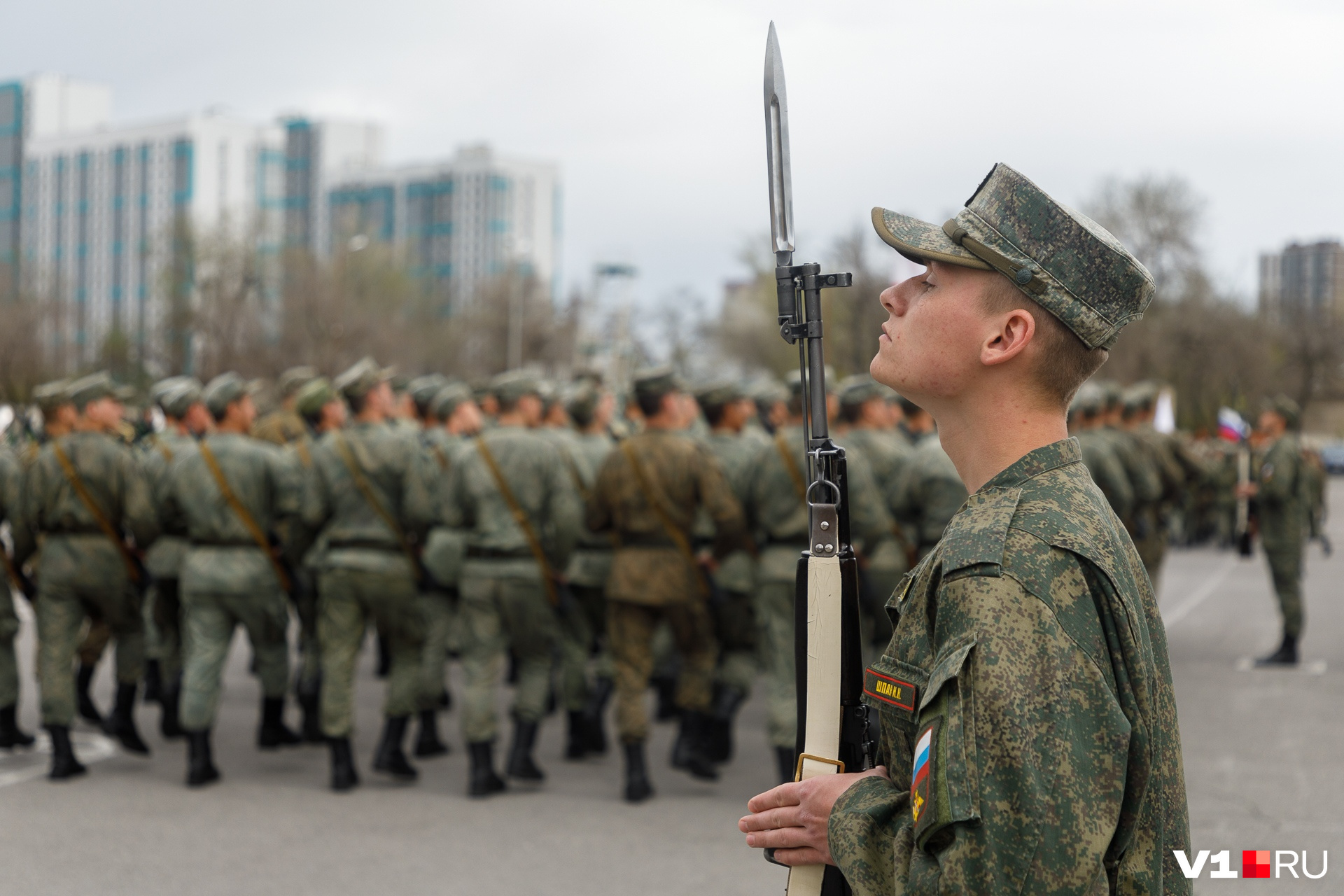 19 ноября волгоград. Репетиция парада Победы 2022 в Волгограде. Парад Победы 2021 в Волгограде. V Военная. Парад в Волгограде 2005.