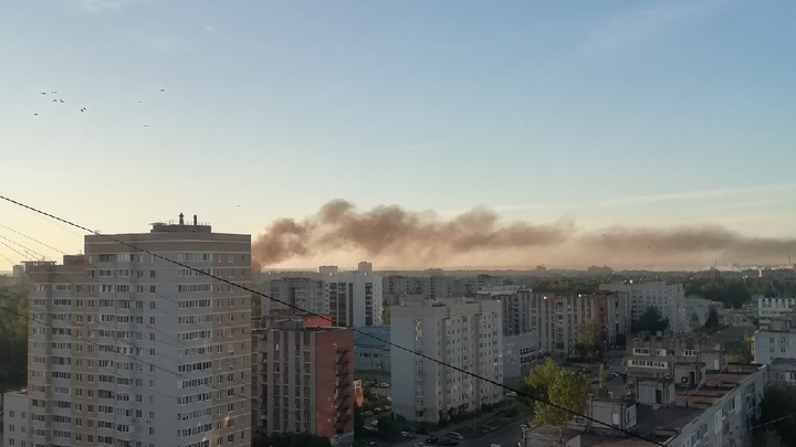 Над городом — столб черного дыма: в МЧС рассказали, что утром горело в Ярославле