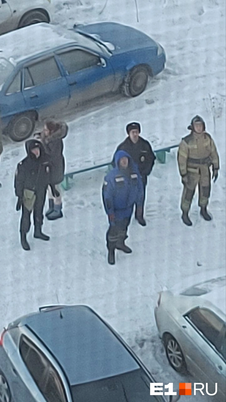 Подросток из Первоуральска. Оренбург выпал из окна 16 го этажа. Выпавший с балкона подросток Первоуральск.
