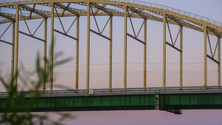 На Краснофлотском мосту в Архангельске открыли движение по двум полосам