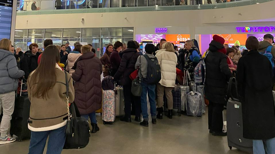 Пассажиры рассказали, как застряли в самарском аэропорту