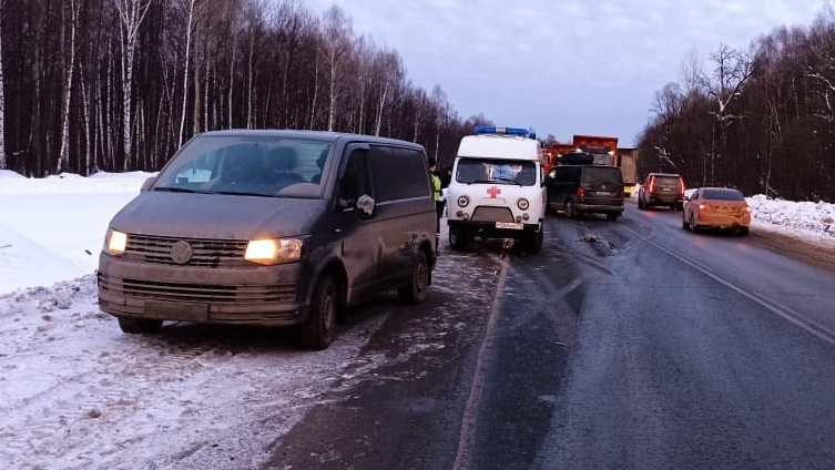 На трассе М-5 в Челябинской области уснувший водитель Volkswagen протаранил три машины на встречке