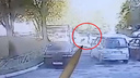 «Резко подбежали и окружили»: нападение собак на школьника и женщину в Челябинске попало на видео