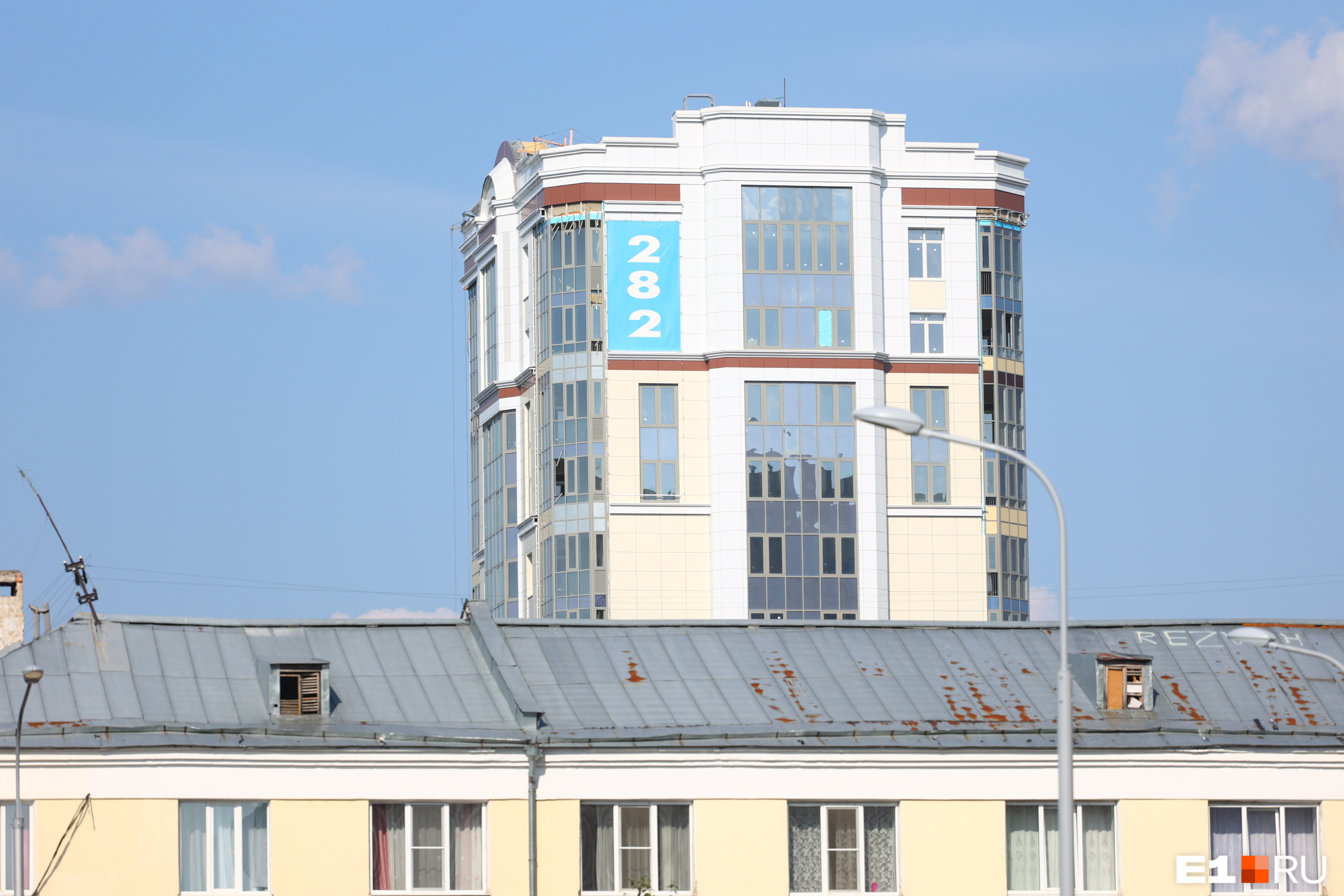 Всего ушло семь лет: строители все-таки сдали скандальный дом в центре Екатеринбурга