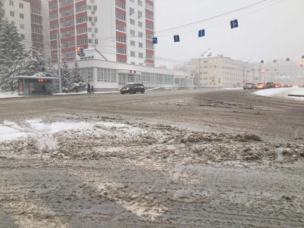 Одна из центральных дорог перед конгресс-холлом «Торатау» в 3 часа дня Одна из центральных дорог перед конгресс-холлом «Торатау» в 3 часа дня