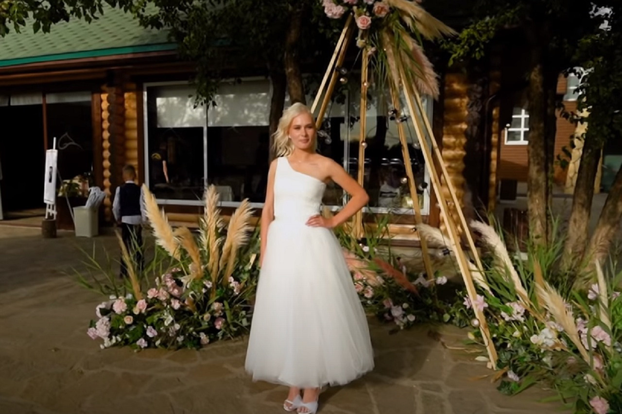 Пермячка Елена в свадебном платье